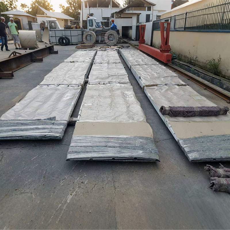 Koloretako altzairuzko plakak teilatu modernoetarako eta hormetarako estaldurarako azken irtenbidea dira