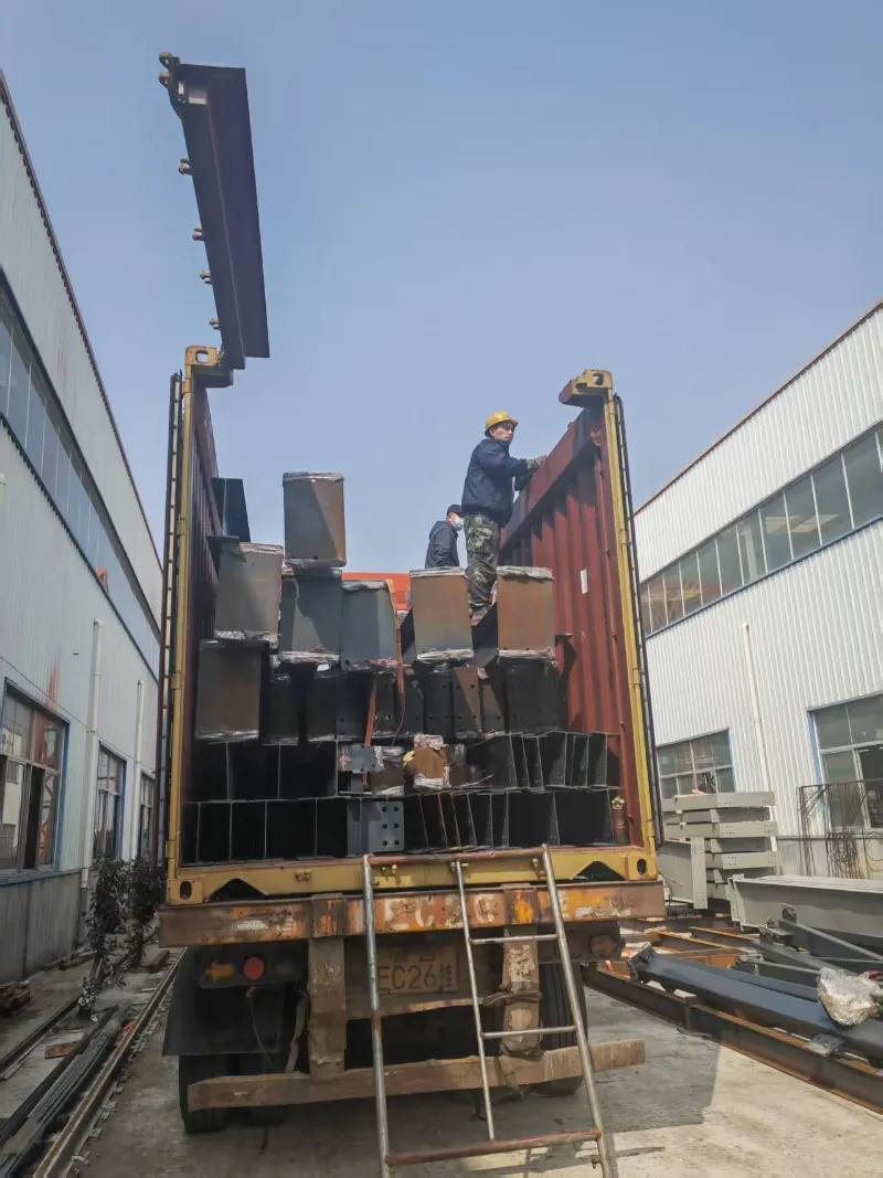 Atzerriko Azpiegituren Eraikuntzak laguntzen! Qingdao Liweiyuan altzairuzko egiturak hiru solairuko bulego-eraikinaren proiektua arrakastaz bidaltzen du Malasiara