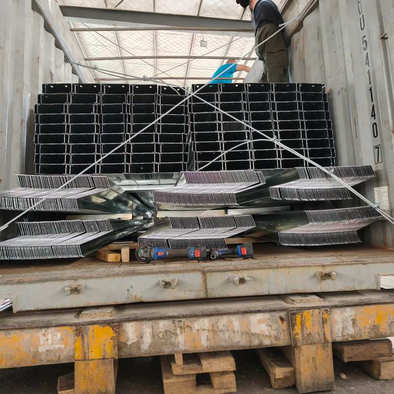 Zer dira altzairuzko egitura purlins eta zergatik dira funtsezkoak eraikuntza modernoan